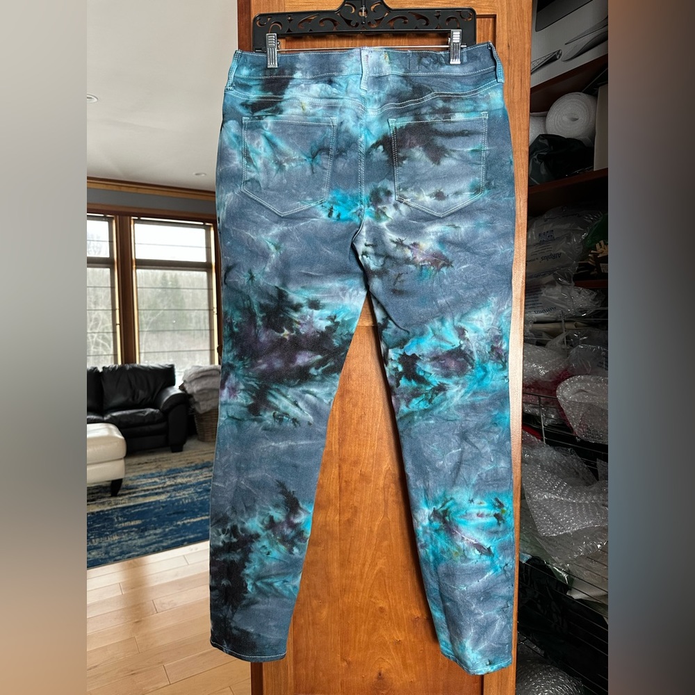 TIE DYE - Picture 2 of 2